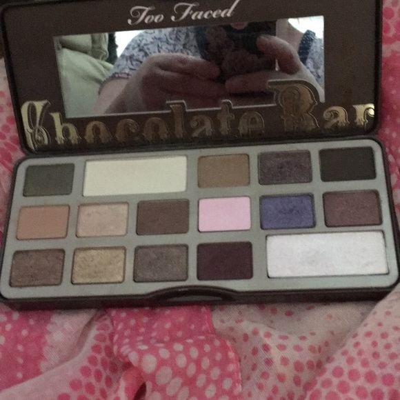 Too faced Chocolate Bar Palette - Picture 2 of 3